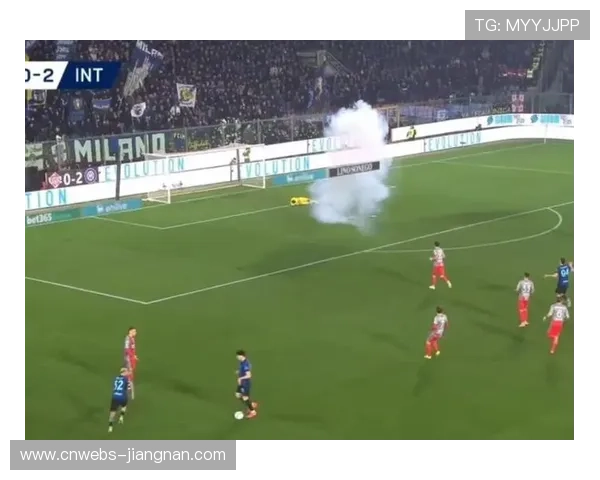 奥代罗遭烟花击中受伤，比赛中断后恢复引发安全讨论